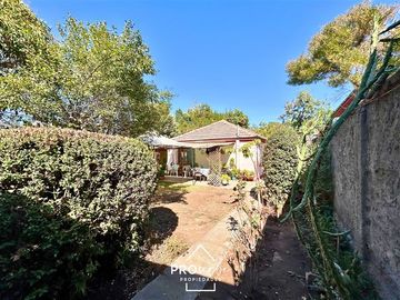 Oficina en Venta en Casa Uso Comercial Con Gran Terreno, a Pasos de Metro, La Reina