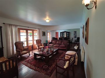 Casa en Venta en Via Regina / Monseñor Edwards