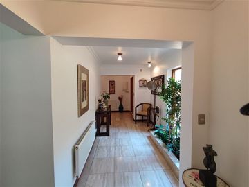 Casa en Venta en Via Regina / Monseñor Edwards