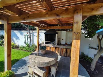Casa en Venta en Via Regina / Monseñor Edwards