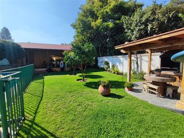 Casa en Venta en Via Regina / Monseñor Edwards