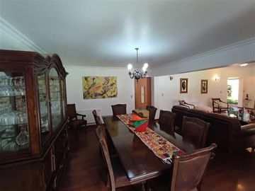 Casa en Venta en Via Regina / Monseñor Edwards