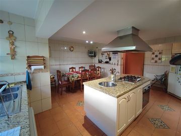 Casa en Venta en Via Regina / Monseñor Edwards