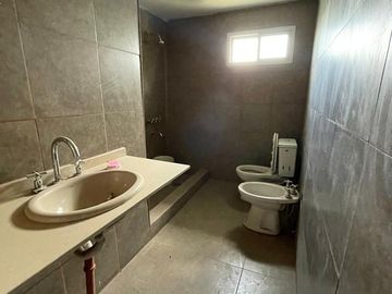 VENTA CASA 4 AMB, GARIN, APTA CREDITO 70.000 USD