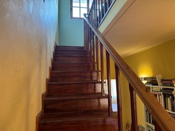 TRIPLEX DE 3 AMB + ESCRITORIO COCHERA Y PATIO