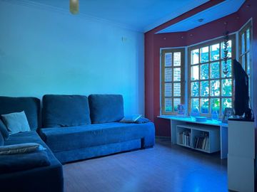 TRIPLEX DE 3 AMB + ESCRITORIO COCHERA Y PATIO