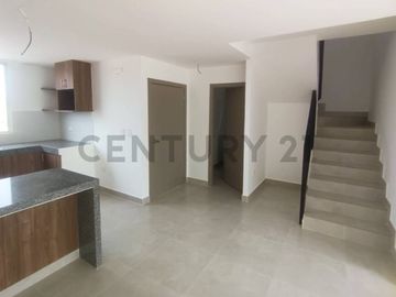 Venta Casa de Estreno en Urbanización Amalfi, Vía La Aurora E.Jor