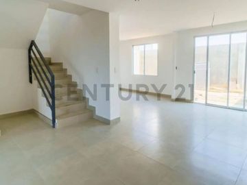 Venta Casa de Estreno en Urbanización Amalfi, Vía La Aurora E.Jor