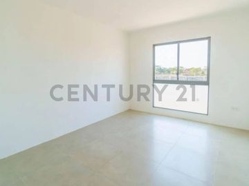Venta Casa de Estreno en Urbanización Amalfi, Vía La Aurora E.Jor