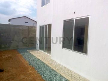 Venta Casa de Estreno en Urbanización Amalfi, Vía La Aurora E.Jor