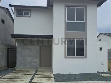 Venta Casa de Estreno en Urbanización Amalfi, Vía La Aurora E.Jor