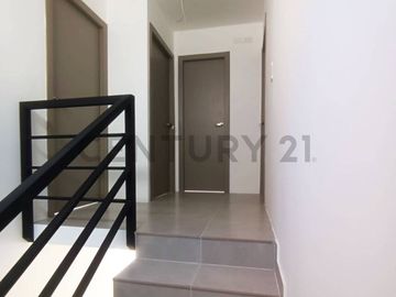 Venta Casa de Estreno en Urbanización Amalfi, Vía La Aurora E.Jor