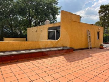 Casa uso de suelo en venta en Toriello Guerra