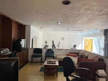Casa uso de suelo en venta en Toriello Guerra
