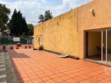 Casa uso de suelo en venta en Toriello Guerra