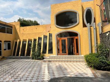 Casa uso de suelo en venta en Toriello Guerra