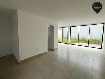 Casa de venta en Urb. La Costa- Samborondon – código:21704