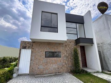 Casa de venta en Urb. La Costa- Samborondon – código:21704