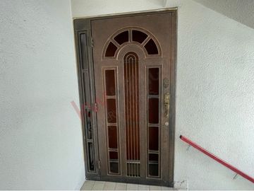 DEPARTAMENTO EN VENTA EN COL. PORTALES SUR, SUPER UBICADO