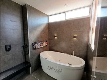 Elegante Penthouse Duplex Sector Poblado Los Parra en Venta