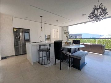 Elegante Penthouse Duplex Sector Poblado Los Parra en Venta