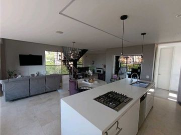 Elegante Penthouse Duplex Sector Poblado Los Parra en Venta