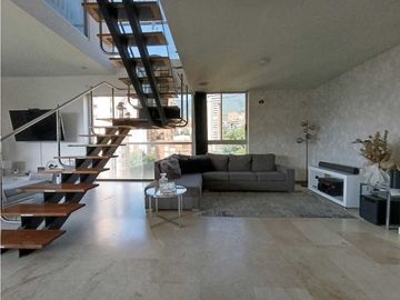 Elegante Penthouse Duplex Sector Poblado Los Parra en Venta