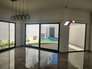 VENTA Casa en Fraccionamiento VISTANCIA DEL VERGEL - Carretera Nacional ZONA SUR Monterrey