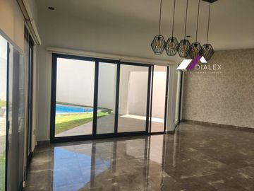 VENTA Casa en Fraccionamiento VISTANCIA DEL VERGEL - Carretera Nacional ZONA SUR Monterrey