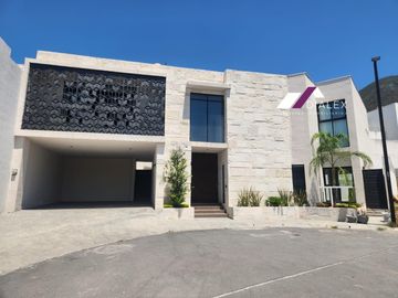 VENTA Casa en Fraccionamiento VISTANCIA DEL VERGEL - Carretera Nacional ZONA SUR Monterrey