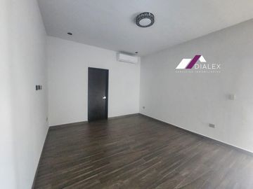 VENTA Casa en Fraccionamiento VISTANCIA DEL VERGEL - Carretera Nacional ZONA SUR Monterrey