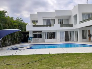 Venta casa club el peñon, en girardot