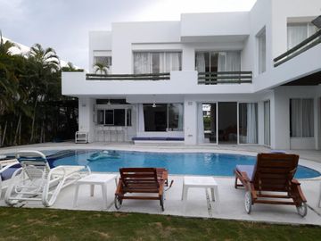 Venta casa club el peñon, en girardot