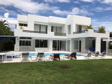Venta casa club el peñon, en girardot