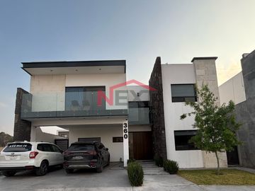 CASA EN VENTA AL SUR DE SALTILLO