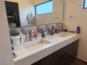 CASA EN VENTA AL SUR DE SALTILLO