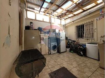 SE VENDE AMPLIA CASA ESQUINA EN SAN MIGUEL