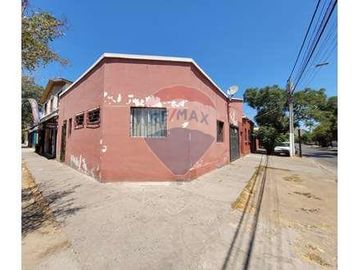 SE VENDE AMPLIA CASA ESQUINA EN SAN MIGUEL