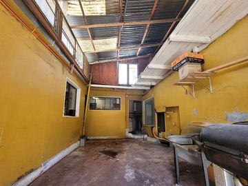 SE VENDE AMPLIA CASA ESQUINA EN SAN MIGUEL