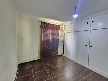 Casa esquina con local comercial