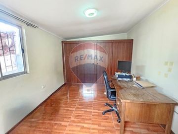 Casa esquina con local comercial