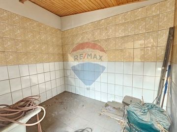 Casa esquina con local comercial