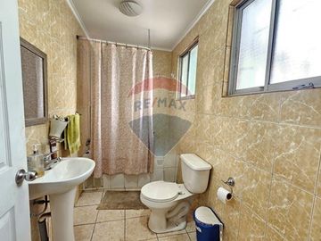 Casa esquina con local comercial