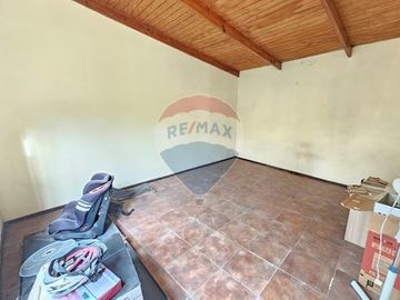 Casa esquina con local comercial