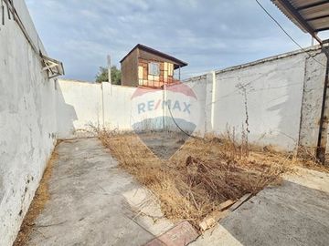 Casa esquina con local comercial