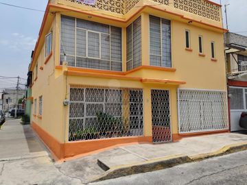 CASA EN VENTA EN ESQUINA COL. CONSTITUCION DE 1917