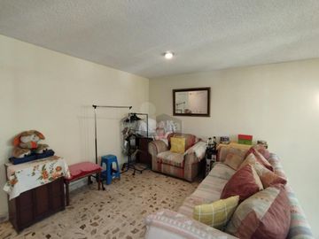 CASA EN VENTA EN ESQUINA COL. CONSTITUCION DE 1917