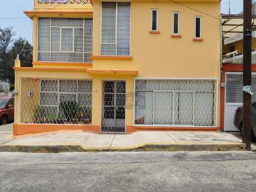 CASA EN VENTA EN ESQUINA COL. CONSTITUCION DE 1917