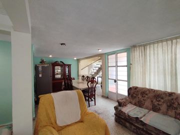 CASA EN VENTA EN ESQUINA COL. CONSTITUCION DE 1917