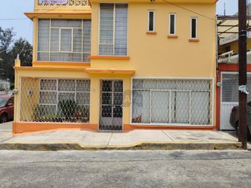 CASA EN VENTA EN ESQUINA COL. CONSTITUCION DE 1917
